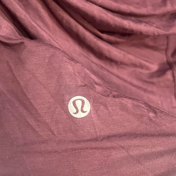 Lululemon size 4 maroon long sleeve pullover - Picture 3 of 3
